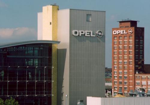 Fot. Opel: Amerykański gigant General Motors szukał możliwości ekspansji na rynki europejskie. W 1925 r. GM przejął brytyjską firmę Vauxhall, a w 1929 r. - firmę Adam Opel AG. Na zdjęciu główna siedziba Opla w miejscowości Ruesselsheim Fot. Opel: Amerykański gigant General Motors szukał możliwości ekspansji na rynki europejskie. W 1925 r. GM przejął brytyjską firmę Vauxhall, a w 1929 r. - firmę Adam Opel AG. Na zdjęciu główna siedziba Opla w miejscowości Ruesselsheim