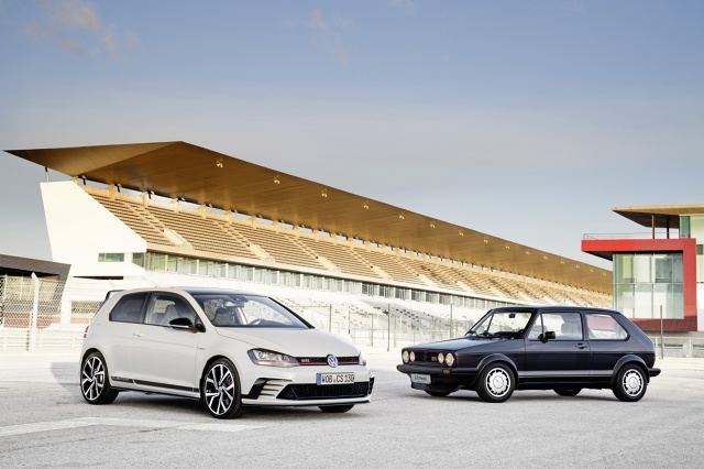 Golf GTI Pirelli i Golf GTI Clubsport. Do spotkania tych dwóch legendarnych aut doszło po raz pierwszy. Obydwa są modelami jubileuszowymi, obydwa opatrzono magicznymi literami GTI i mają specjalne elementy wystroju wnętrza / Fot. Volkswagen Golf GTI Pirelli i Golf GTI Clubsport. Do spotkania tych dwóch legendarnych aut doszło po raz pierwszy. Obydwa są modelami jubileuszowymi, obydwa opatrzono magicznymi literami GTI i mają specjalne elementy wystroju wnętrza / Fot. Volkswagen
