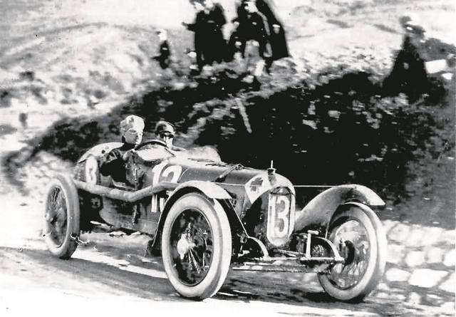 Ugo Sivocci za kierownicą Alfy Romeo RLTF na trasie Targa Florio w roku 1923 / Fot. PD Ugo Sivocci za kierownicą Alfy Romeo RLTF na trasie Targa Florio w roku 1923 / Fot. PD