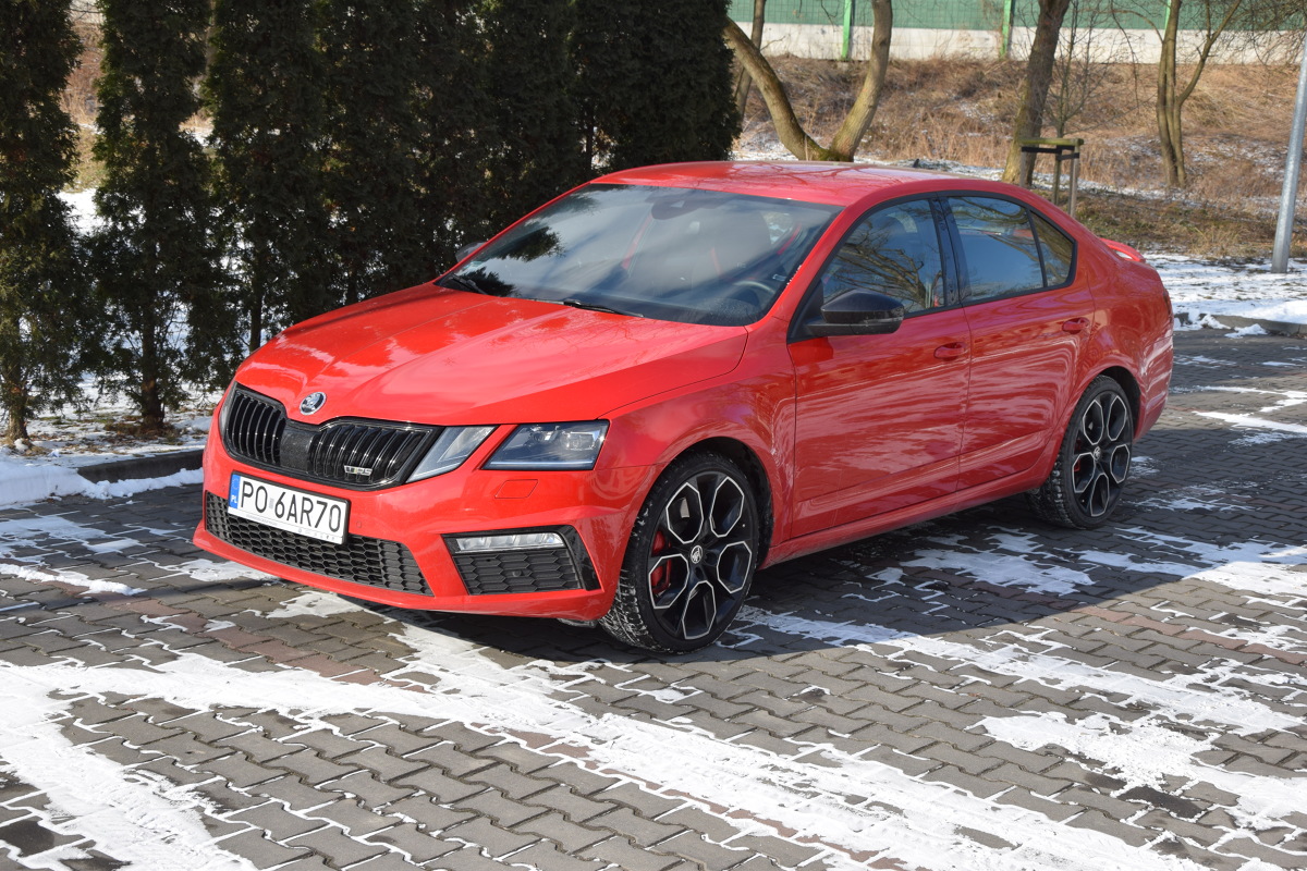Skoda Octavia RS 245
Octavia RS - 6,6 sekundy do "setki" z 2-litrową jednostką TSI o mocy 245 KM z automatyczną przekładnią DSG
Fot: Marcin Rejmer Skoda Octavia RS 245
Octavia RS - 6,6 sekundy do "setki" z 2-litrową jednostką TSI o mocy 245 KM z automatyczną przekładnią DSG
Fot: Marcin Rejmer