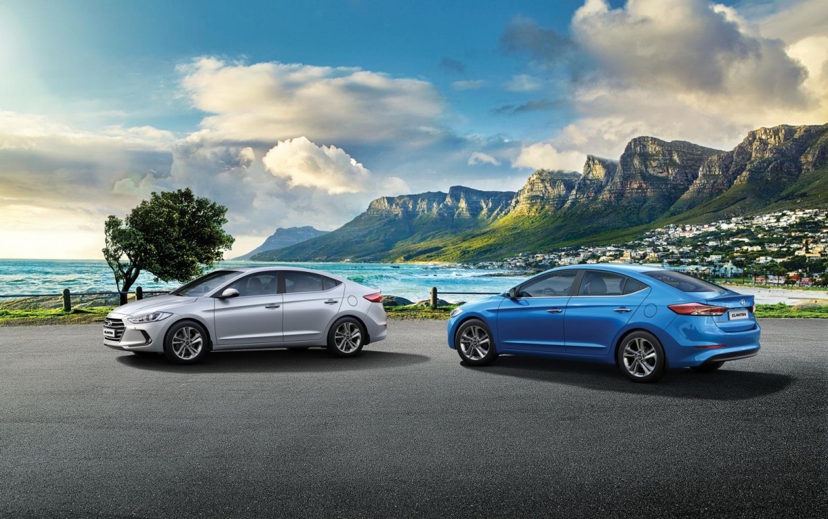 Hyundai Elantra
W podstawowej wersji wyposażenia wycenionej na 67 900 zł znalazła się m.in. manualna klimatyzacja, czujniki parkowania z tyłu, komputer pokładowy, radio z CD/MP3 i komplet elektrycznych szyb.
Fot. Hyundai Hyundai Elantra
W podstawowej wersji wyposażenia wycenionej na 67 900 zł znalazła się m.in. manualna klimatyzacja, czujniki parkowania z tyłu, komputer pokładowy, radio z CD/MP3 i komplet elektrycznych szyb.
Fot. Hyundai