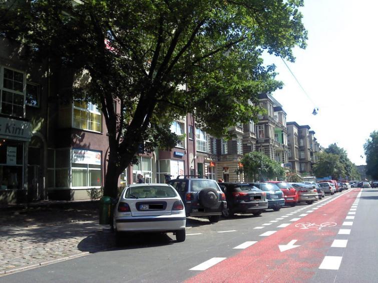 Szczecin: Parkują nie zważając na znaki i bezpieczeństwo rowerzystów Szczecin: Parkują nie zważając na znaki i bezpieczeństwo rowerzystów