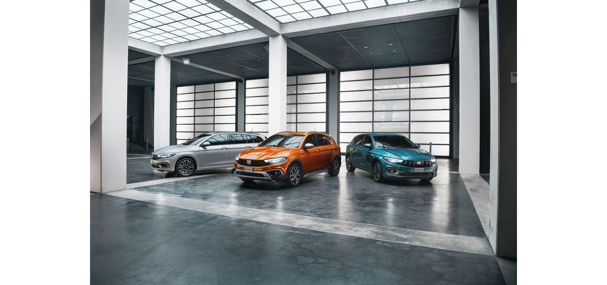 Fiat Tipo
Gama Tipo w wersji 4- i 5-drzwiowej oraz Kombi, została całkowicie odświeżona i poszerzona o nowego Tipo Cross: brakujące ogniwo w nadwoziu crossovera. Auto zmieniło się nie tylko pod względem stylistycznym.
Fot. Fiat Fiat Tipo
Gama Tipo w wersji 4- i 5-drzwiowej oraz Kombi, została całkowicie odświeżona i poszerzona o nowego Tipo Cross: brakujące ogniwo w nadwoziu crossovera. Auto zmieniło się nie tylko pod względem stylistycznym.
Fot. Fiat