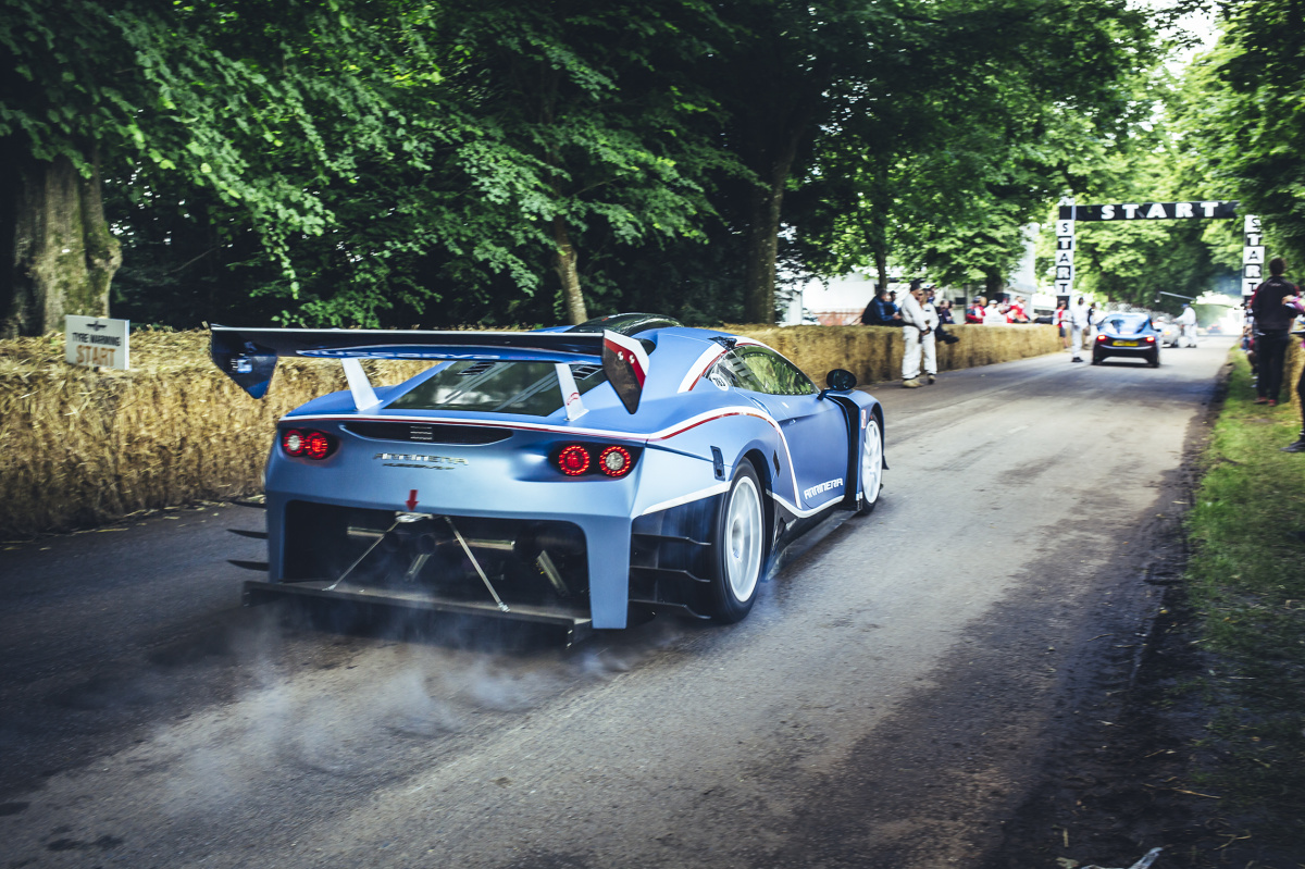 Arrinera Hussarya GT w Goodwood
Jedną z atrakcji tegorocznego Festiwalu Prędkości w Goodwood były przejazdy Arrinery w wyścigowej specyfikacji GT.
fot. Newspress Arrinera Hussarya GT w Goodwood
Jedną z atrakcji tegorocznego Festiwalu Prędkości w Goodwood były przejazdy Arrinery w wyścigowej specyfikacji GT.
fot. Newspress