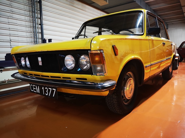Pierwsze auto zjechało z żerańskich taśm montażowych 6 listopada 1951 roku. 68 lat później, w dawno zamkniętej hali ktoś obudził duchy przeszłości. Zapraszamy na wyjątkową wycieczkę pełną nostalgii, w której towarzyszył nam jeden z pomysłodawców wystawy “Klasyki w FSO” - Maciej Bień.
Fot. Kamila Nawotnik Pierwsze auto zjechało z żerańskich taśm montażowych 6 listopada 1951 roku. 68 lat później, w dawno zamkniętej hali ktoś obudził duchy przeszłości. Zapraszamy na wyjątkową wycieczkę pełną nostalgii, w której towarzyszył nam jeden z pomysłodawców wystawy “Klasyki w FSO” - Maciej Bień.
Fot. Kamila Nawotnik