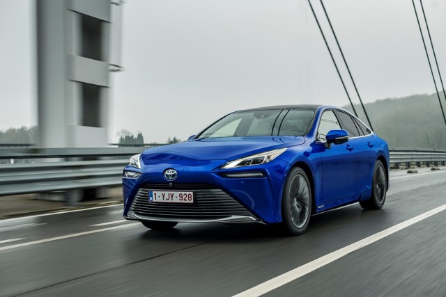 Toyota Mirai
Toyota rozpoczyna przedsprzedaż wodorowego sedana Mirai – limuzyny klasy premium o bezemisyjnym napędzie, który oczyszcza powietrze. Auto jest dostępne w dwóch wersjach wyposażenia, które odzwierciedlają jego luksusowy charakter. Ceny Toyoty Mirai zaczynają się od 299 900 zł.
Fot. Toyota Toyota Mirai
Toyota rozpoczyna przedsprzedaż wodorowego sedana Mirai – limuzyny klasy premium o bezemisyjnym napędzie, który oczyszcza powietrze. Auto jest dostępne w dwóch wersjach wyposażenia, które odzwierciedlają jego luksusowy charakter. Ceny Toyoty Mirai zaczynają się od 299 900 zł.
Fot. Toyota
