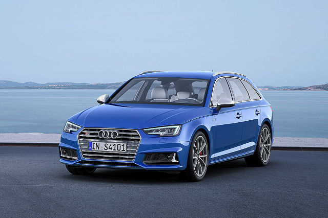 Za napęd odpowiada nowy benzynowy silnik V6 o pojemności 3.0 l. Turbodoładowany motor dostarcza 354 KM oraz 500 Nm i współpracuje z ośmiostopniową przekładnią automatyczną Tiptronic / Fot. Audi Za napęd odpowiada nowy benzynowy silnik V6 o pojemności 3.0 l. Turbodoładowany motor dostarcza 354 KM oraz 500 Nm i współpracuje z ośmiostopniową przekładnią automatyczną Tiptronic / Fot. Audi