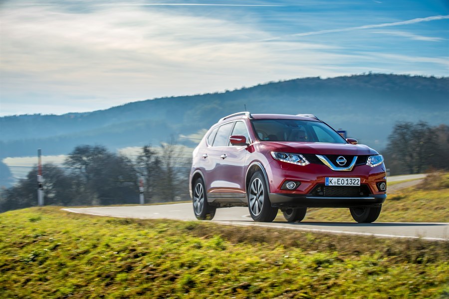 Nissan X-Trail
Nowy silnik rozwija moc 177 KM i zapewnia 380 Nm momentu obrotowego. Nowością jest możliwość zamówienia bezstopniowej przekładni automatycznej Xtronic także do pojazdów z napędem na cztery koła.
Fot. Nissan Nissan X-Trail
Nowy silnik rozwija moc 177 KM i zapewnia 380 Nm momentu obrotowego. Nowością jest możliwość zamówienia bezstopniowej przekładni automatycznej Xtronic także do pojazdów z napędem na cztery koła.
Fot. Nissan