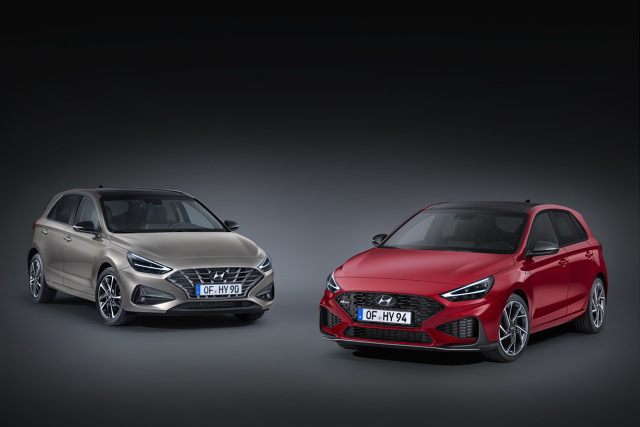 Hyundai i30
Bazową jednostka jest całkowicie nowy silnik benzynowy 1.5 MPi o mocy 110 KM, który współpracuje z sześciobiegową przekładnią manualną (6MT).
Fot. Hyundai Hyundai i30
Bazową jednostka jest całkowicie nowy silnik benzynowy 1.5 MPi o mocy 110 KM, który współpracuje z sześciobiegową przekładnią manualną (6MT).
Fot. Hyundai