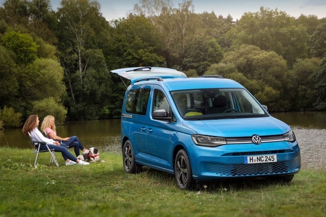 Volkswagen Caddy California
Choć jest to niewątpliwie następca wielofunkcyjnego Caddy Beach, każdy najdrobniejszy szczegół tego samochodu został przeprojektowany i przebudowany na nowo. W ten sposób powstało połączenie kompaktowego vana i inteligentnie zaprojektowanego kampera.
Fot. Volkswagen Volkswagen Caddy California
Choć jest to niewątpliwie następca wielofunkcyjnego Caddy Beach, każdy najdrobniejszy szczegół tego samochodu został przeprojektowany i przebudowany na nowo. W ten sposób powstało połączenie kompaktowego vana i inteligentnie zaprojektowanego kampera.
Fot. Volkswagen