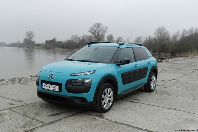 Citroen C4 Cactus 1.2
Przedstawicielem segmentu miejskich crossoverów marki Citroen jest model Cactus. Zadebiutował on na międzynarodowym salonie samochodowym we Frankfurcie w 2013 roku.
fot. Robert Kulczyk / Info-Ekspert Citroen C4 Cactus 1.2
Przedstawicielem segmentu miejskich crossoverów marki Citroen jest model Cactus. Zadebiutował on na międzynarodowym salonie samochodowym we Frankfurcie w 2013 roku.
fot. Robert Kulczyk / Info-Ekspert