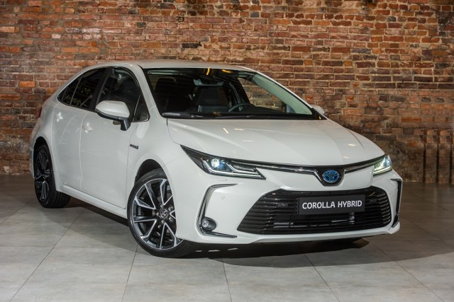 Toyota Corolla
W segmencie C walka jest dosyć ostra. Konkurentów wielu, a nabywca coraz bardziej zwraca uwagę na szczegóły. Jak w tym zestawieniu plasuje się nowa Skoda Octavia w dieslu i hybrydowa wersja Toyoty Corolli?
Fot. Toyota Toyota Corolla
W segmencie C walka jest dosyć ostra. Konkurentów wielu, a nabywca coraz bardziej zwraca uwagę na szczegóły. Jak w tym zestawieniu plasuje się nowa Skoda Octavia w dieslu i hybrydowa wersja Toyoty Corolli?
Fot. Toyota