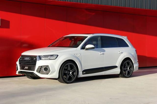 Audi Q7 trafiło do warsztatu niemieckiego tunera ABT Sportsline. Samochód nie otrzymał tylko zmian stylistycznych, ale również popracowano nad uzyskaniem większej mocy / Fot. ABT Audi Q7 trafiło do warsztatu niemieckiego tunera ABT Sportsline. Samochód nie otrzymał tylko zmian stylistycznych, ale również popracowano nad uzyskaniem większej mocy / Fot. ABT