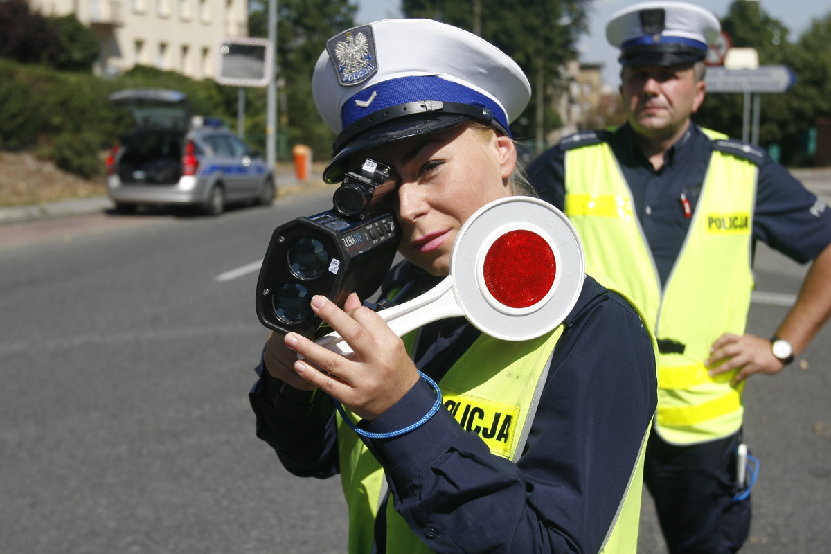 Liczne wyjazdy, wzmożony ruchu na drogach oraz… akcje policji związane z kontrolami prędkości – tak w skrócie można opisać okres majówkowy z perspektywy kierowcy.
FOT - ARKADIUSZ LAWRYWIANIEC/POLSKA PRESS Liczne wyjazdy, wzmożony ruchu na drogach oraz… akcje policji związane z kontrolami prędkości – tak w skrócie można opisać okres majówkowy z perspektywy kierowcy.
FOT - ARKADIUSZ LAWRYWIANIEC/POLSKA PRESS
