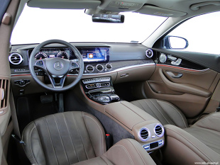 Mercedes-Benz E 350e plug-in

Ceny nowej klasy E zaczynają się od 187 100 zł. Wariant hybrydowy to wydatek minimum 250 400 zł. Bezpośrednimi konkurentami Mercedesa są takie modele jak Audi A6, BMW serii 5, Jaguar XF, Lexus GS czy Volvo S90

Fot. Dariusz Wołoszka – Info-Ekspert
