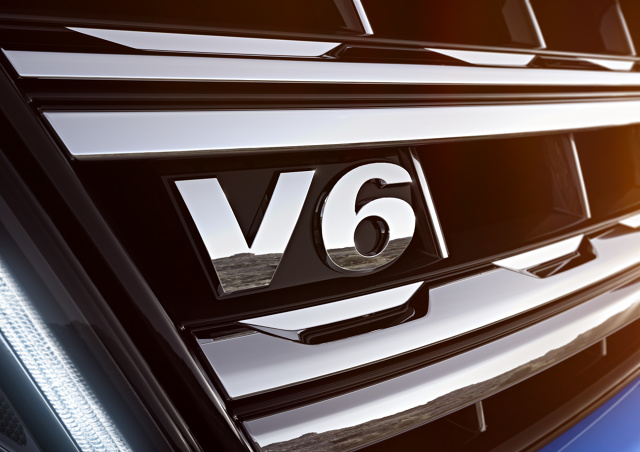 Volkswagen Amarok
Volkswagen Samochody Użytkowe wzbogaca ofertę Amaroka. Za jego napęd odpowiada sześciocylindrowy widlasty silnik. Ma on pojemność trzech litrów, a więc o jeden litr większą niż dotychczasowa jednostka napędowa, uzyskuje maksymalny moment obrotowy o wartości 550 Nm i moc 165 kW/224 KM.
Fot. Volkswagen Volkswagen Amarok
Volkswagen Samochody Użytkowe wzbogaca ofertę Amaroka. Za jego napęd odpowiada sześciocylindrowy widlasty silnik. Ma on pojemność trzech litrów, a więc o jeden litr większą niż dotychczasowa jednostka napędowa, uzyskuje maksymalny moment obrotowy o wartości 550 Nm i moc 165 kW/224 KM.
Fot. Volkswagen