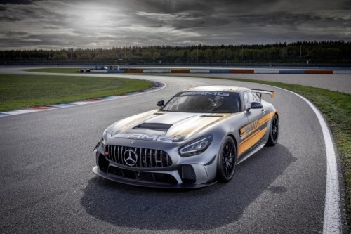 Mercedes-AMG GT4
Po wprowadzeniu na rynek nowego samochodu wyścigowego GT3, marka Mercedes-AMG przedstawia kolejne wcielenie GT4. Poza odświeżonym designem Mercedes-AMG GT4 przeszedł optymalizacje techniczne, których zadaniem jest m.in. podniesienie osiągów w wyścigach wytrzymałościowych.
Fot. Mercedes Mercedes-AMG GT4
Po wprowadzeniu na rynek nowego samochodu wyścigowego GT3, marka Mercedes-AMG przedstawia kolejne wcielenie GT4. Poza odświeżonym designem Mercedes-AMG GT4 przeszedł optymalizacje techniczne, których zadaniem jest m.in. podniesienie osiągów w wyścigach wytrzymałościowych.
Fot. Mercedes