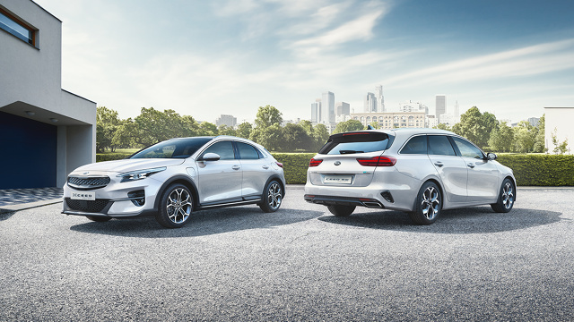 Kia XCeed
Kia XCeed i Kia Ceed kombi w wersji hybrydowej typu plug-in będą produkowane w zakładzie w Żylinie na Słowacji i będą pierwszymi autami tego typu produkowanymi przez Kia Motors w Europie
Fot. Kia Kia XCeed
Kia XCeed i Kia Ceed kombi w wersji hybrydowej typu plug-in będą produkowane w zakładzie w Żylinie na Słowacji i będą pierwszymi autami tego typu produkowanymi przez Kia Motors w Europie
Fot. Kia