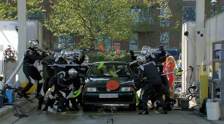 Szybkie mycie z Mobil 1 w zwykłej myjni samochodowej Szybkie mycie z Mobil 1 w zwykłej myjni samochodowej