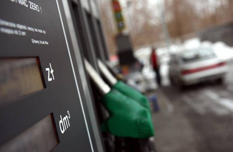 Banki oferują zniżki na paliwo - sprawdź, który jest najhojniejszy Banki oferują zniżki na paliwo - sprawdź, który jest najhojniejszy