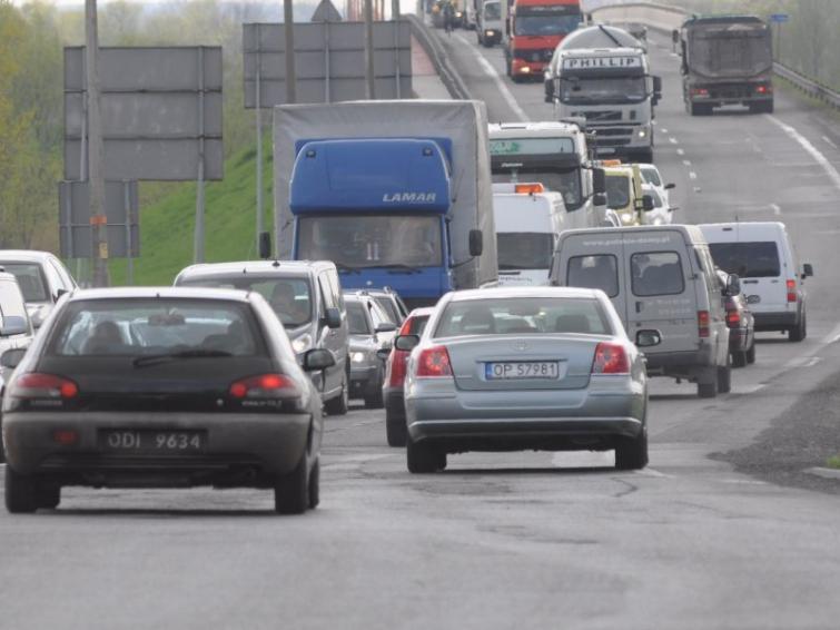 Kierowcy zamienią płatną A4 na drogi bezpłatne Kierowcy zamienią płatną A4 na drogi bezpłatne