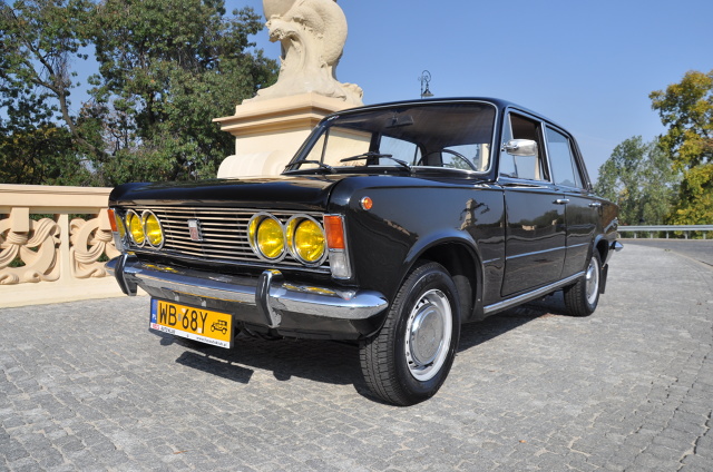 Fiat 125p
Przez lata był naturalnym widokiem na polskich drogach. Dziś stanowi rzadkość a jego pojawienia się nie można nie zauważyć. Fiat 125p to legenda PRL-u wywołująca uśmiechy na twarzach przechodniów i to nawet, jeśli jest czarna.
Fot. Marcin Lewandowski Fiat 125p
Przez lata był naturalnym widokiem na polskich drogach. Dziś stanowi rzadkość a jego pojawienia się nie można nie zauważyć. Fiat 125p to legenda PRL-u wywołująca uśmiechy na twarzach przechodniów i to nawet, jeśli jest czarna.
Fot. Marcin Lewandowski