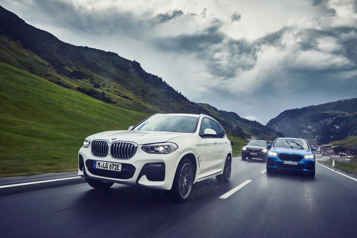Silnik benzynowy w tandemie z silnikiem elektrycznym w BMW X1 xDrive25e i BMW X2 xDrive25e generują łączną moc 220 KM. Fot. BMW Silnik benzynowy w tandemie z silnikiem elektrycznym w BMW X1 xDrive25e i BMW X2 xDrive25e generują łączną moc 220 KM. Fot. BMW