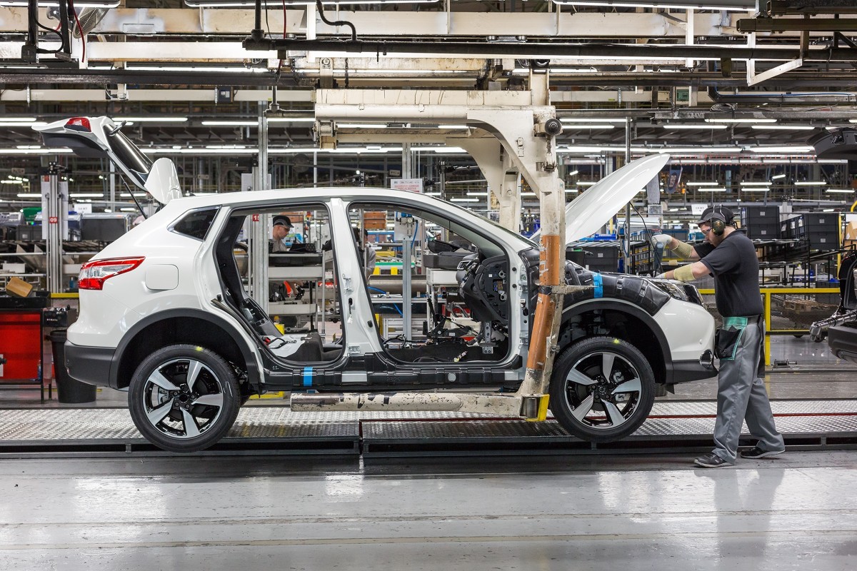 Nissan Qashqai
Qashqai jest obecnie pojazdem wyprodukowanym w największej liczbie egzemplarzy w europejskich zakładach Nissana. Wcześniej rekord ten należał do innego kultowego samochodu na rynku europejskim – miejskiego Nissana Micra. W Sunderland Nissan produkuje około 1200 egzemplarzy modelu Qashqai dziennie.
Fot. Nissan Nissan Qashqai
Qashqai jest obecnie pojazdem wyprodukowanym w największej liczbie egzemplarzy w europejskich zakładach Nissana. Wcześniej rekord ten należał do innego kultowego samochodu na rynku europejskim – miejskiego Nissana Micra. W Sunderland Nissan produkuje około 1200 egzemplarzy modelu Qashqai dziennie.
Fot. Nissan