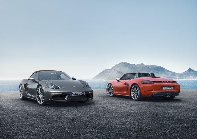 Najnowsze modele 911 R oraz 718 Boxster to polskie premiery  niemieckiej marki podczas największych w Polsce targów motoryzacyjnych. Na gości Poznań Motor Show 2015 czeka łącznie 11 samochodów Porsche oraz kolekcja ekskluzywnych akcesoriów Porsche Driver’s Selection / Fot. Porsche 