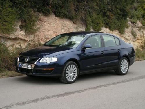 Fot. R. Polit: Nowy Volkswagen Passat ma nowoczesne nadwozie z charakterystycznym wlotem powietrza, który ma być wyróżnikiem marki. Pojazd nieco większy od poprzednika. Fot. R. Polit: Nowy Volkswagen Passat ma nowoczesne nadwozie z charakterystycznym wlotem powietrza, który ma być wyróżnikiem marki. Pojazd nieco większy od poprzednika.
