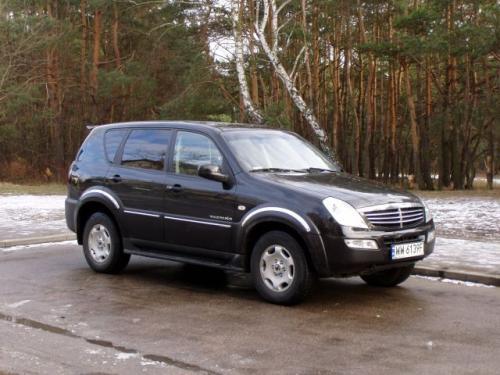 Fot. Ryszard Polit: SsangYong Rexton to luksusowo wyposażony samochód terenowo-rekreacyjny produkcji koreańskiej. Przyciskami na tablicy przyrządów można zmieniać rodzaj napędu – tylko na tylną oś lub dwa rodzaje stałego napędu na wszystkie koła. Fot. Ryszard Polit: SsangYong Rexton to luksusowo wyposażony samochód terenowo-rekreacyjny produkcji koreańskiej. Przyciskami na tablicy przyrządów można zmieniać rodzaj napędu – tylko na tylną oś lub dwa rodzaje stałego napędu na wszystkie koła.