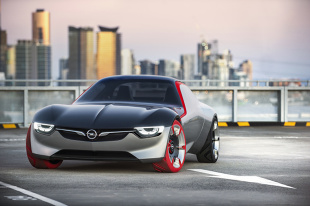 Opel GT Concept będzie miał swoją światową premierę na 86. Międzynarodowym Salonie Motoryzacyjnym w Genewie (3–13 marca 2016 r.). Sportowy pojazd z silnikiem umieszczonym za przednią osią i napędem na tylne koła jest bezpośrednim następcą modeli Opel GT i Monza Concept oraz nową interpretacją koncepcji stylistycznej firmy Opel / Fot. Opel 
