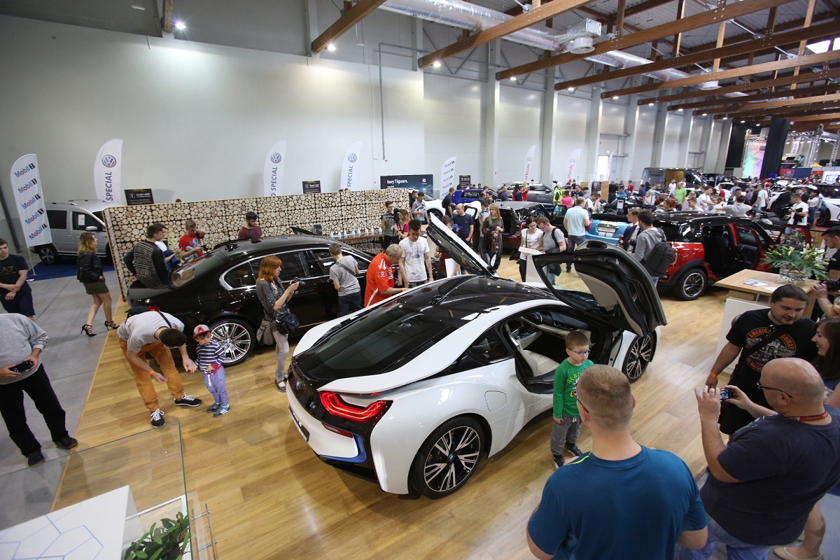 3. edycja Targów MOTO SHOW w Krakowie udowodniła, że impreza organizowana przez Targi w Krakowie to najważniejsze wydarzenie motoryzacyjne na południu Polski. Najlepszym tego dowodem jest kolejny rekord frekwencji. Przez dwa dni 21 i 22 maja w EXPO Kraków pojawiło się ponad 28 tysięcy miłośników motoryzacji / Fot. materiały prasowe 3. edycja Targów MOTO SHOW w Krakowie udowodniła, że impreza organizowana przez Targi w Krakowie to najważniejsze wydarzenie motoryzacyjne na południu Polski. Najlepszym tego dowodem jest kolejny rekord frekwencji. Przez dwa dni 21 i 22 maja w EXPO Kraków pojawiło się ponad 28 tysięcy miłośników motoryzacji / Fot. materiały prasowe