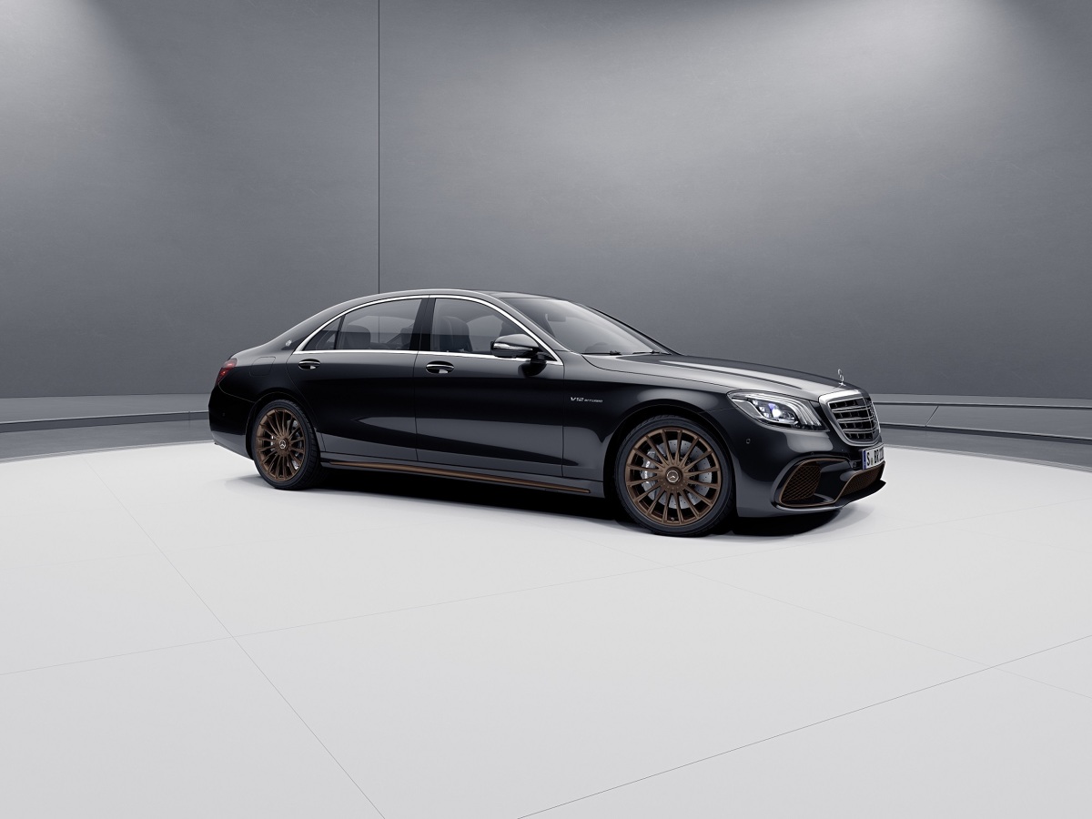 Mercedes-AMG S 65 Final Edition
Za napęd odpowiada topowy silnik V12 o mocy 630 KM i maksymalnym momencie obrotowym 1000 Nm, dostępnym w zakresie 2300-4300 obr./min.
Fot. Mercedes-Benz Mercedes-AMG S 65 Final Edition
Za napęd odpowiada topowy silnik V12 o mocy 630 KM i maksymalnym momencie obrotowym 1000 Nm, dostępnym w zakresie 2300-4300 obr./min.
Fot. Mercedes-Benz