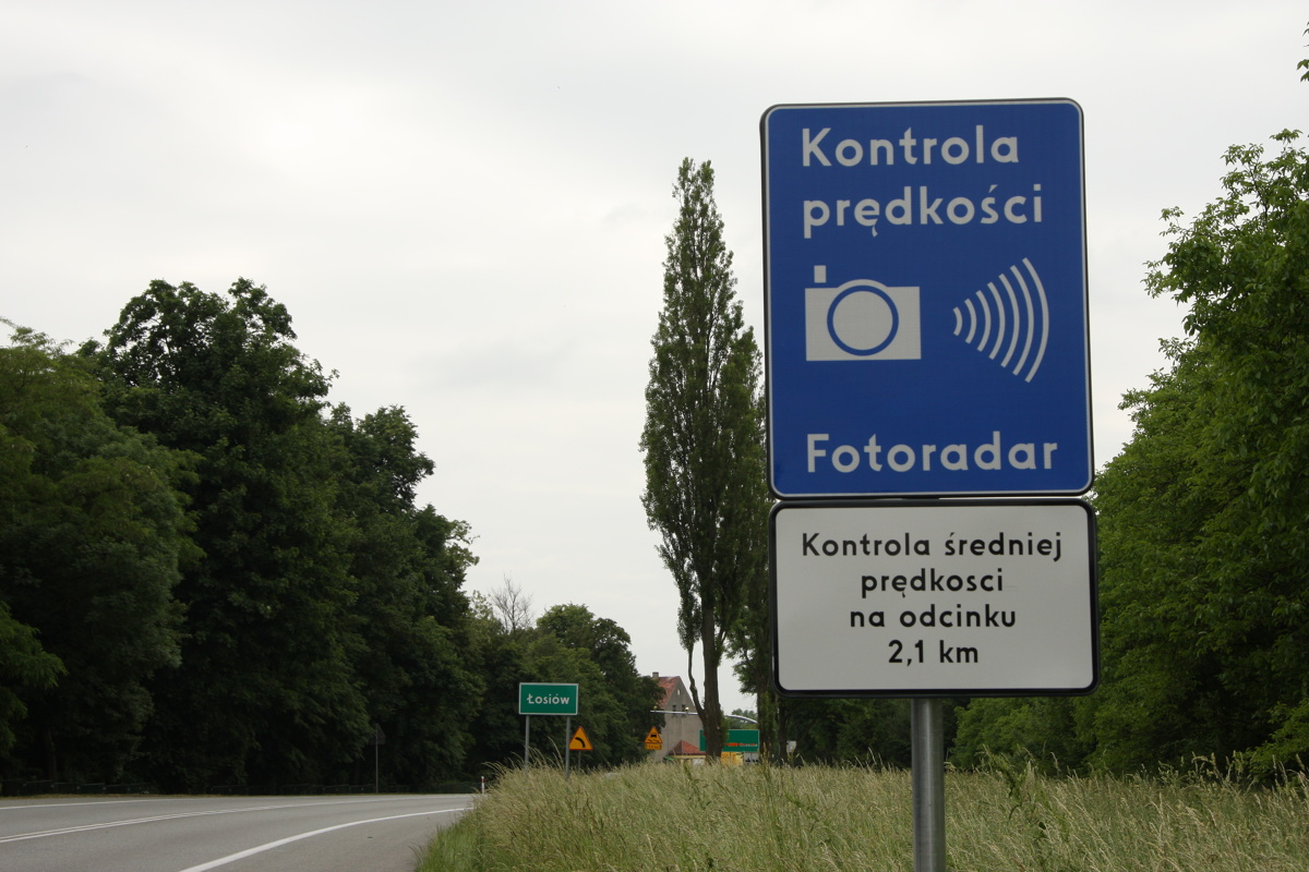 Sposoby kontrolowania kierowców, a w szczególności piratów drogowych są różne. Jest jednak rozwiązanie, którego nie sposób obejść.
Fot. Archiwum Sposoby kontrolowania kierowców, a w szczególności piratów drogowych są różne. Jest jednak rozwiązanie, którego nie sposób obejść.
Fot. Archiwum