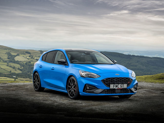 Ford Focus ST Edition
Ford zaprezentował dziś nową, specjalną wersję pięciodrzwiowego hot hatcha, Focusa ST, która dzięki regulowanemu zawieszeniu i lekkim felgom pozwala na bardziej dynamiczne prowadzenie.
Fot. Ford Ford Focus ST Edition
Ford zaprezentował dziś nową, specjalną wersję pięciodrzwiowego hot hatcha, Focusa ST, która dzięki regulowanemu zawieszeniu i lekkim felgom pozwala na bardziej dynamiczne prowadzenie.
Fot. Ford