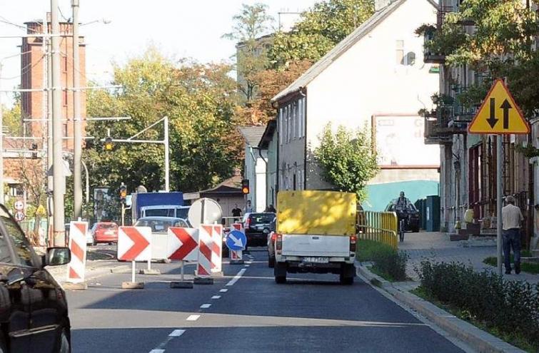 Toruń. Sznury aut blokują Szosę Lubicką Toruń. Sznury aut blokują Szosę Lubicką