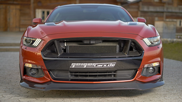 Ford Mustang
Przemodelowane zderzaki i progi, 20-calowe felgi z oponami Michelin, tylny spoiler oraz duże zaciski wyczynowych hamulców. Tak można scharakteryzować stylistyczne zmiany jakie przeszło auto. Dużo zmieniło się także pod maską.
Fot. Ford Ford Mustang
Przemodelowane zderzaki i progi, 20-calowe felgi z oponami Michelin, tylny spoiler oraz duże zaciski wyczynowych hamulców. Tak można scharakteryzować stylistyczne zmiany jakie przeszło auto. Dużo zmieniło się także pod maską.
Fot. Ford