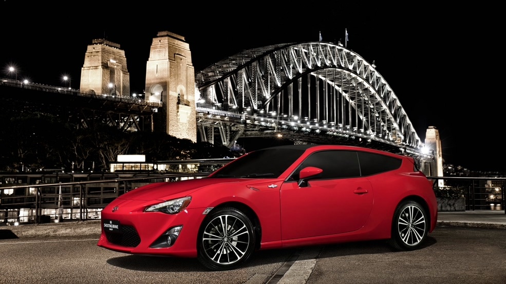 Toyota 86 Shooting Brake Concept
Pod maską bez zmian. Za napęd nadal odpowiada dwulitrowy boxer produkcji Subaru, który generuje 200 KM mocy. Moc trafia na tylne koła za pośrednictwem 6-biegowej przekładni manualnej.
Fot. Toyota Toyota 86 Shooting Brake Concept
Pod maską bez zmian. Za napęd nadal odpowiada dwulitrowy boxer produkcji Subaru, który generuje 200 KM mocy. Moc trafia na tylne koła za pośrednictwem 6-biegowej przekładni manualnej.
Fot. Toyota