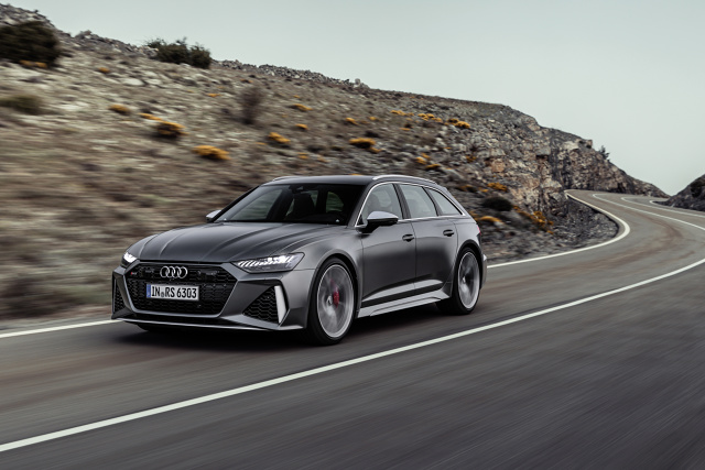 Audi RS6 Avant
Nowe Audi RS6 Avant od 0 do 100 km/h przyspiesza w zaledwie 3,6 sekundy. To m.in. zasługa silnika 4.0 TFSI twin-turbo V8 z systemem mild hybrid.
Fot. Audi Audi RS6 Avant
Nowe Audi RS6 Avant od 0 do 100 km/h przyspiesza w zaledwie 3,6 sekundy. To m.in. zasługa silnika 4.0 TFSI twin-turbo V8 z systemem mild hybrid.
Fot. Audi