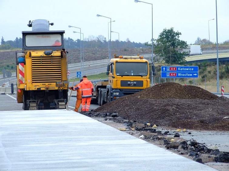 Drogowcy nie zdążą z budową bramek na autostradzie A4 Drogowcy nie zdążą z budową bramek na autostradzie A4