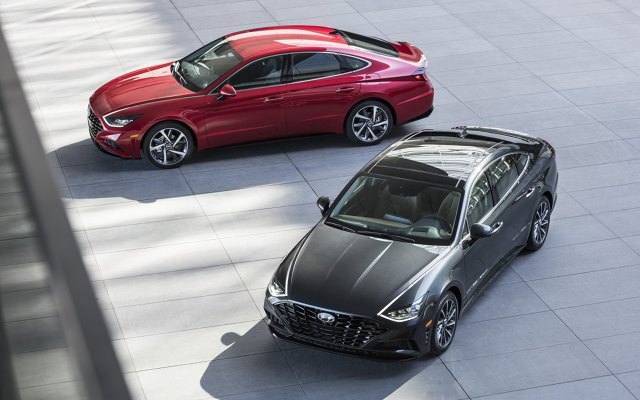 Hyundai Sonata
Produkcja nowego modelu Hyundai Sonata rozpocznie się we wrześniu 2019 roku w Hyundai Motor Manufacturing Alabama. W Europie Hyundai Sonata mógłby konkurować np. z Volkswagenem Arteonem, ale nie jest planowane wprowadzenie go na rynki Starego Kontynentu.
Fot. Hyundai Hyundai Sonata
Produkcja nowego modelu Hyundai Sonata rozpocznie się we wrześniu 2019 roku w Hyundai Motor Manufacturing Alabama. W Europie Hyundai Sonata mógłby konkurować np. z Volkswagenem Arteonem, ale nie jest planowane wprowadzenie go na rynki Starego Kontynentu.
Fot. Hyundai