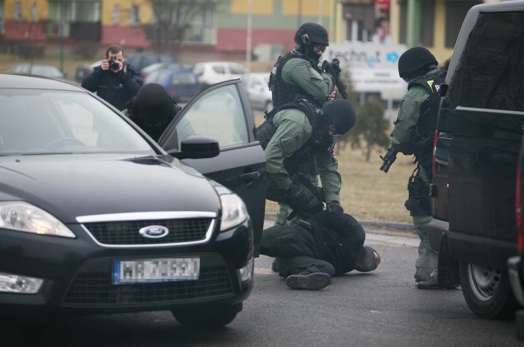 Kradzież, pościg i zatrzymanie. Policja prezentowała złodziejskie sztuczki Kradzież, pościg i zatrzymanie. Policja prezentowała złodziejskie sztuczki