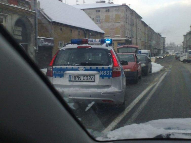 Policjanci byli tak mili, że nie ukarali mandatem sprawcy kolizji Policjanci byli tak mili, że nie ukarali mandatem sprawcy kolizji