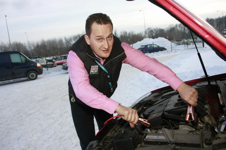 Jak odpalić auto na mrozie i nie tylko - zimowy niezbędnik kierowcy Jak odpalić auto na mrozie i nie tylko - zimowy niezbędnik kierowcy
