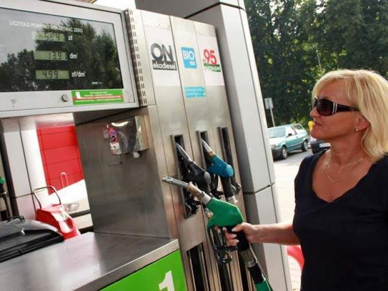 Paliwa: Benzyna i olej napędowy za mniej niż 5 złotych Paliwa: Benzyna i olej napędowy za mniej niż 5 złotych