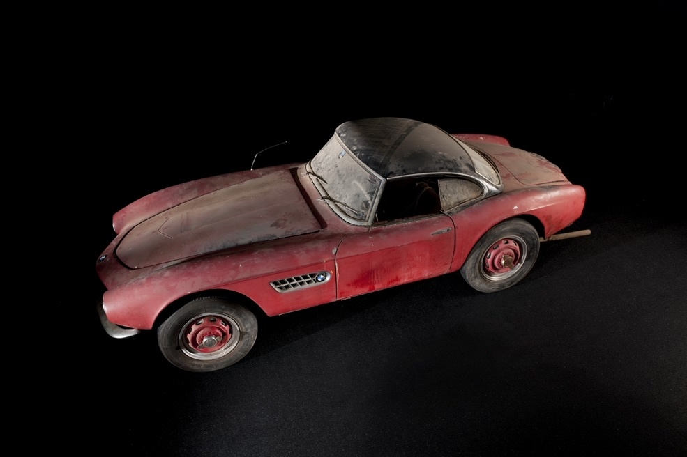 BMW 507
Elvis Presley stał się właścicielem auta w 1958 roku, a zapłacił za nie 3750 dolarów. Ten egzemplarz wyprodukowano rok wcześniej, a zanim kupił go Presley, należał do floty testowej BMW.
Fot. BMW BMW 507
Elvis Presley stał się właścicielem auta w 1958 roku, a zapłacił za nie 3750 dolarów. Ten egzemplarz wyprodukowano rok wcześniej, a zanim kupił go Presley, należał do floty testowej BMW.
Fot. BMW