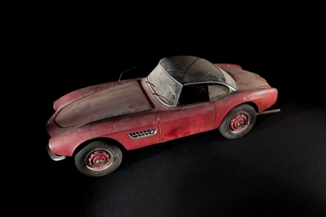 BMW 507
Elvis Presley stał się właścicielem auta w 1958 roku, a zapłacił za nie 3750 dolarów. Ten egzemplarz wyprodukowano rok wcześniej, a zanim kupił go Presley, należał do floty testowej BMW.
Fot. BMW BMW 507
Elvis Presley stał się właścicielem auta w 1958 roku, a zapłacił za nie 3750 dolarów. Ten egzemplarz wyprodukowano rok wcześniej, a zanim kupił go Presley, należał do floty testowej BMW.
Fot. BMW