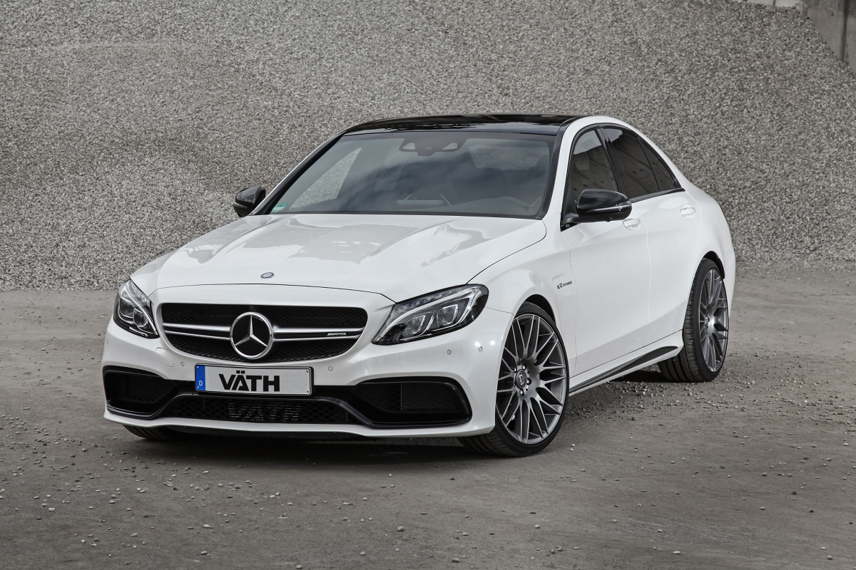 Mercedes-AMG C63
Kto szuka naprawdę mocnych wrażeń, może zdecydować się na pakiet V 63 RS, który obejmuje zoptymalizowane turbosprężarki oraz zmodyfikowane początkowe odcinki układu wydechowego. Väth deklaruje, że z tym pakietem Mercedes-AMG C 63 rozwinie 660-680 KM.
Fot. Jordi Miranda Mercedes-AMG C63
Kto szuka naprawdę mocnych wrażeń, może zdecydować się na pakiet V 63 RS, który obejmuje zoptymalizowane turbosprężarki oraz zmodyfikowane początkowe odcinki układu wydechowego. Väth deklaruje, że z tym pakietem Mercedes-AMG C 63 rozwinie 660-680 KM.
Fot. Jordi Miranda