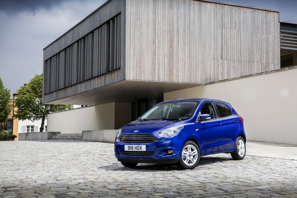 Ford Ka+
Nowy Ford KA+ jest 5-drzwiowym hatchbackiem zbudowanym w oparciu o opracowaną przez Forda globalną platformę przeznaczoną dla niewielkich aut. Nadwozie mierzy niespełna 4 metry długości, a wnętrze bez trudu pomieści pięcioro pasażerów.
Fot. Ford Ford Ka+
Nowy Ford KA+ jest 5-drzwiowym hatchbackiem zbudowanym w oparciu o opracowaną przez Forda globalną platformę przeznaczoną dla niewielkich aut. Nadwozie mierzy niespełna 4 metry długości, a wnętrze bez trudu pomieści pięcioro pasażerów.
Fot. Ford